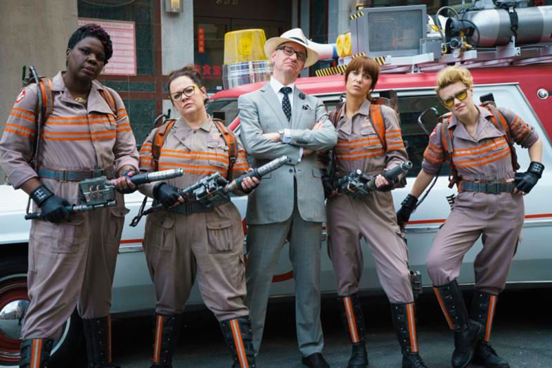 cast of 2016 Ghostbusters with Director Paul Feig