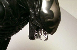 alien head with extended teeth